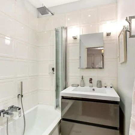 Nocleg ze śniadaniem Un Appartement Bien Entretenu Dans Le Centre Avec *