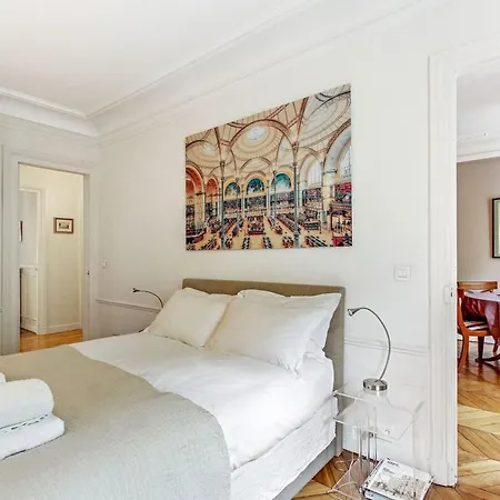 Un Appartement Bien Entretenu Dans Le Centre Avec * Toulon